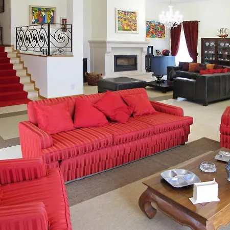 Villa Sleeps 10 With Pool And Wifi