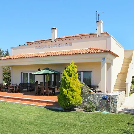 Sleeps 10 With Pool And Wifi